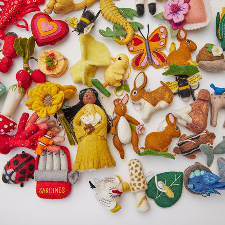 Delicate twin chanterelle mushrooms needle-felted in golden hues, showcasing handmade craftsmanship from Kyrgyzstan.