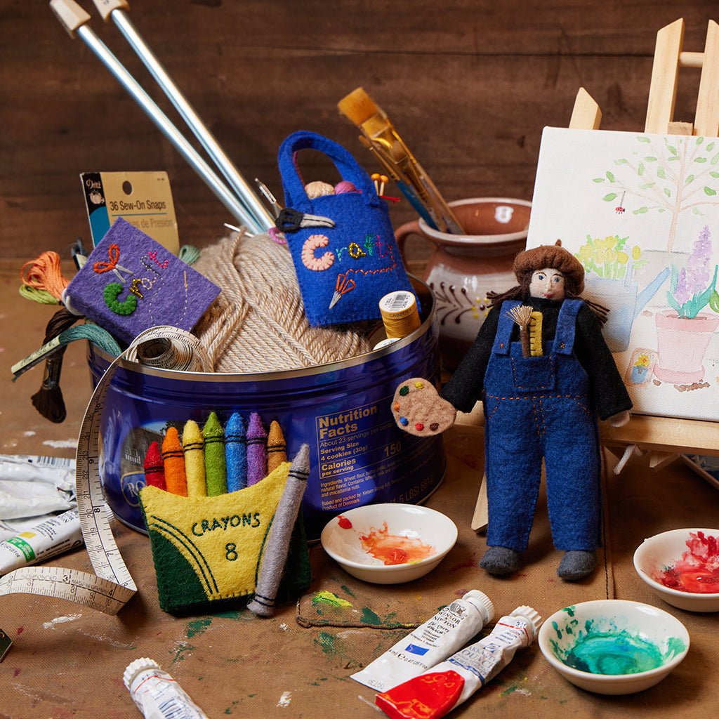 Celebrate creativity with a handmade felt artist ornament – the perfect gift for painters and imaginative hearts.