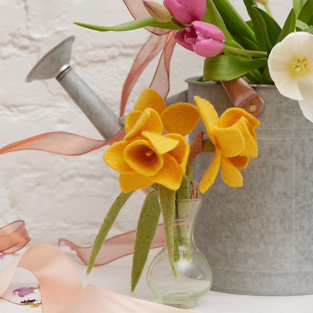 Hand Felted Yellow Daffodil Flower Bouquet with Vase – Craftspring