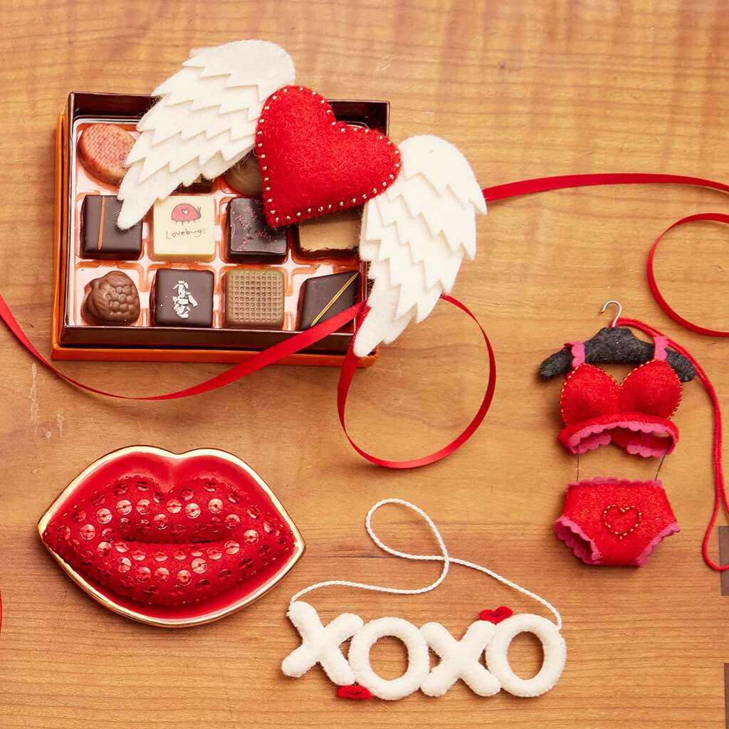 XOXO Kisses Ornament