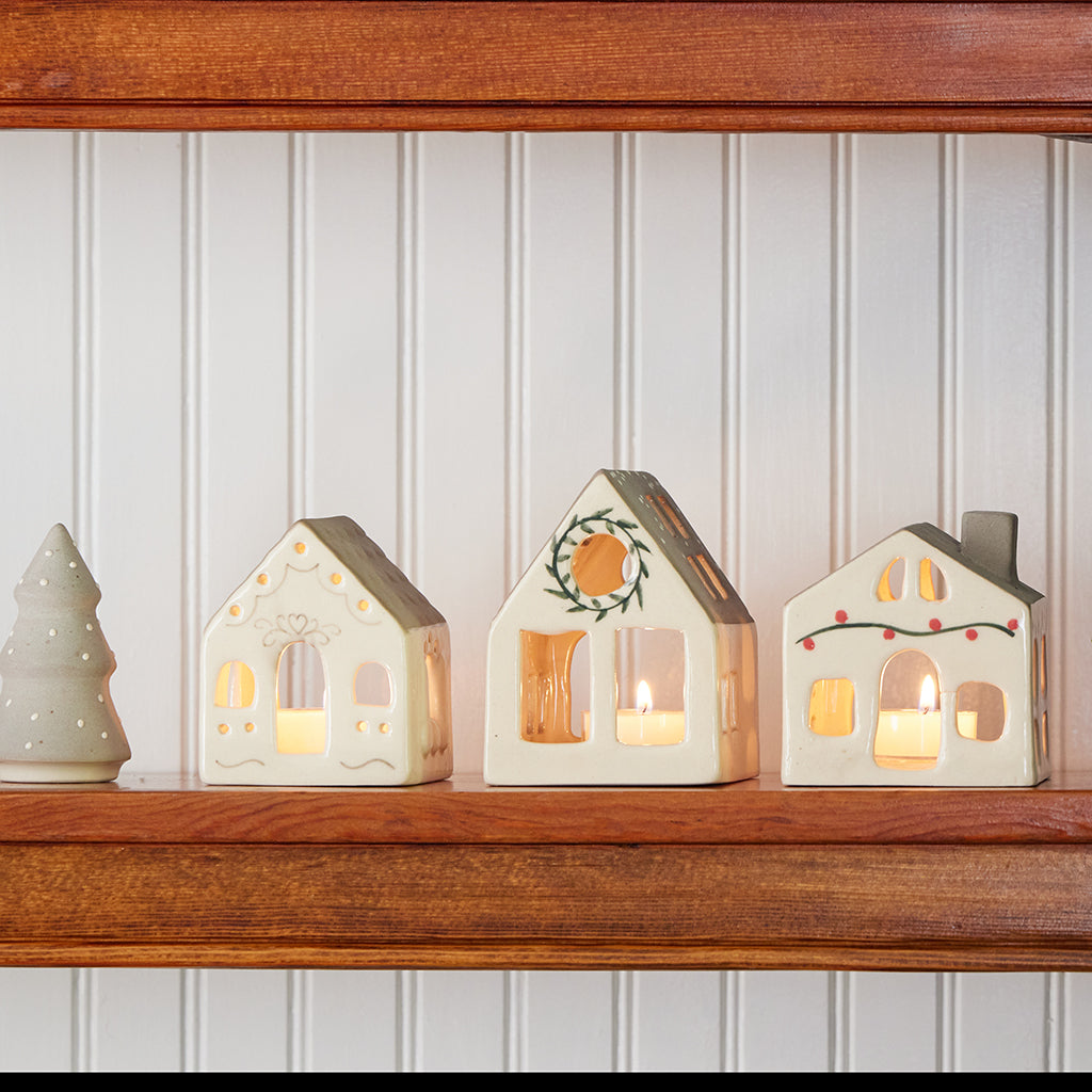 Winter Wreath House Ceramic Tealight Holder