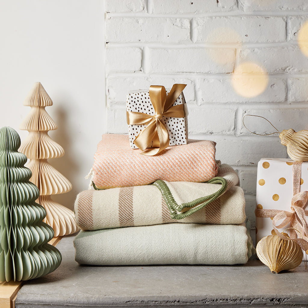 Dove Jacquard Merino Wool Throw