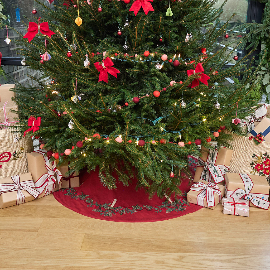 Red Candle Garland Tree Skirt