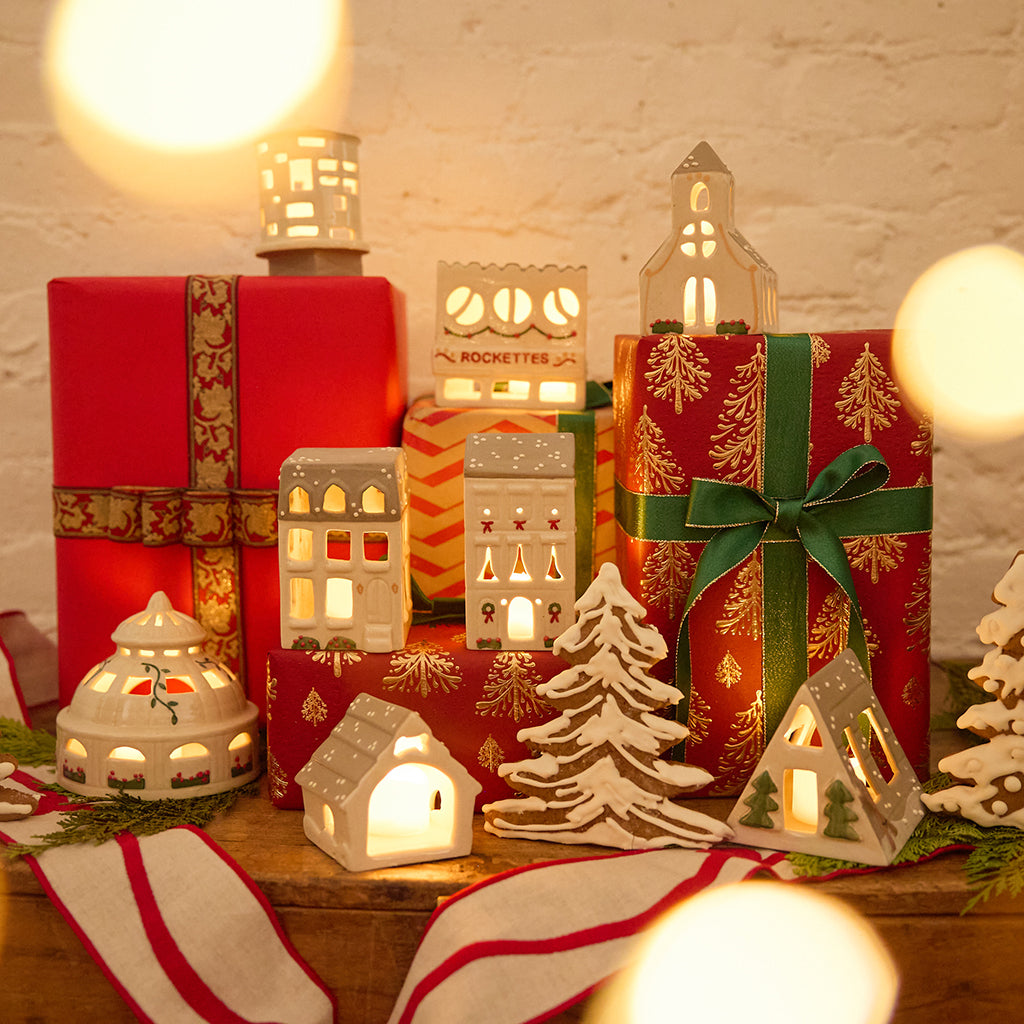 Winter Wreath House Ceramic Tealight Holder