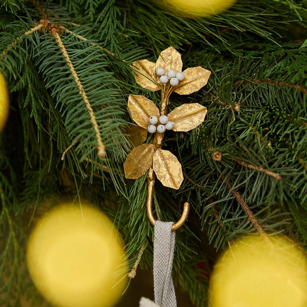 Deck the mantel! Our Holly Metal Stocking Holder turns a holiday essential into a little piece of botanical beauty, with golden holly leaves and clusters of snowy white berries handcrafted in metal.