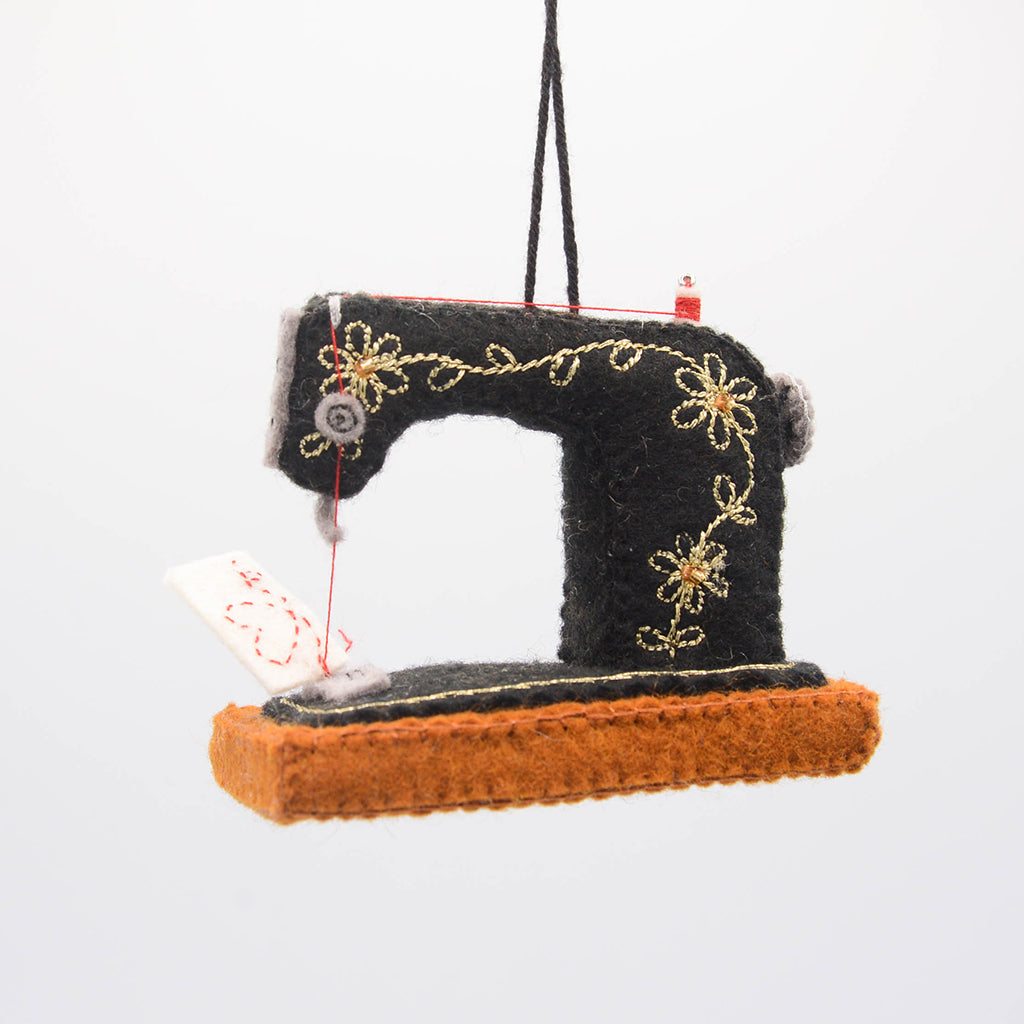 Hand-felted antique sewing machine ornament with gold details and thread spool, perfect for DIY lovers, crafters, and fashion creatives—ideal for Christmas décor and holiday gifting